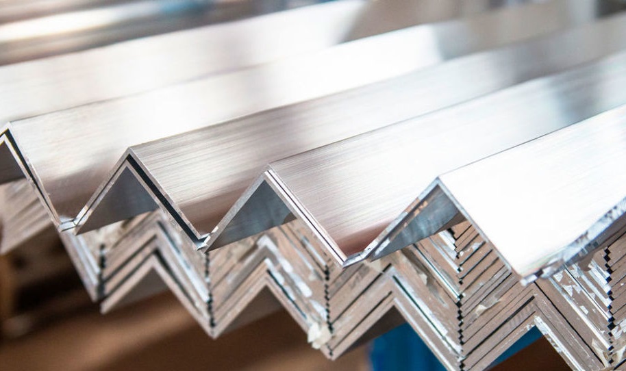 Оцинкованный, дюралевый и нержавеющий уголок: применение Оцинкованный, дюралевый и нержавеющий уголок: применение